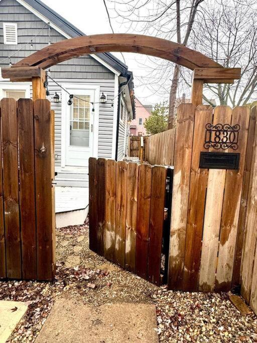 Apartamento Little House On 47Th Cleveland Exterior foto